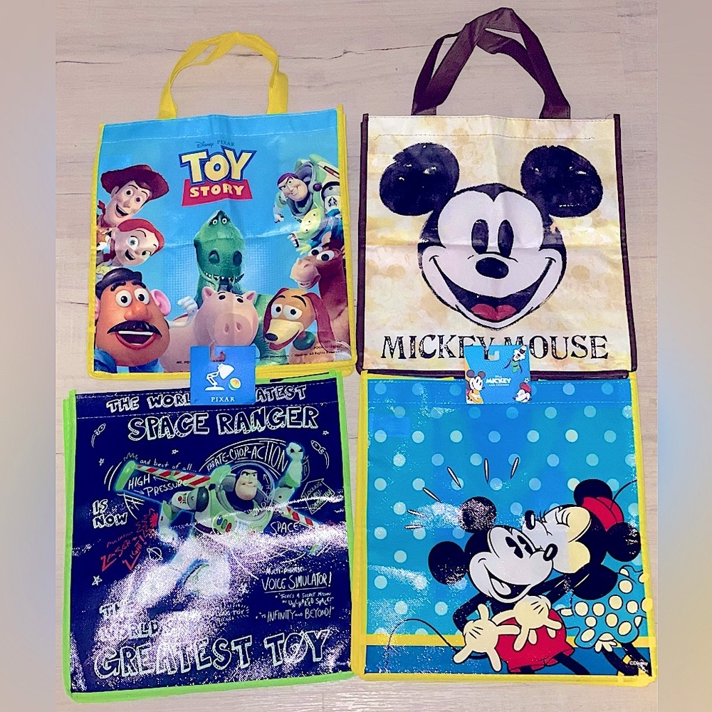 DISNEY✨Lot of 4 Reusable Shopping Bags